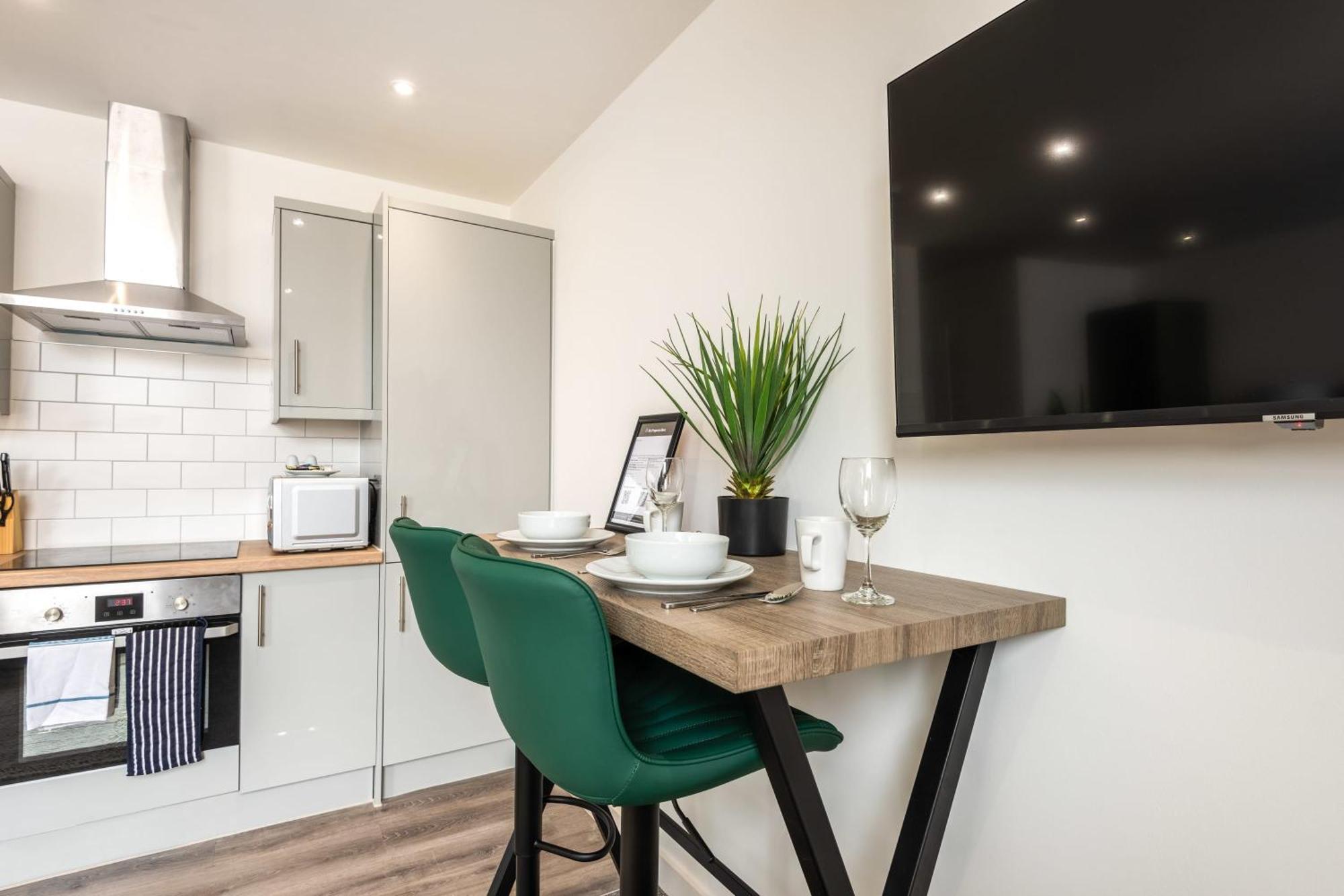 Contemporary 1 Bed Central Rotherham Studio Экстерьер фото